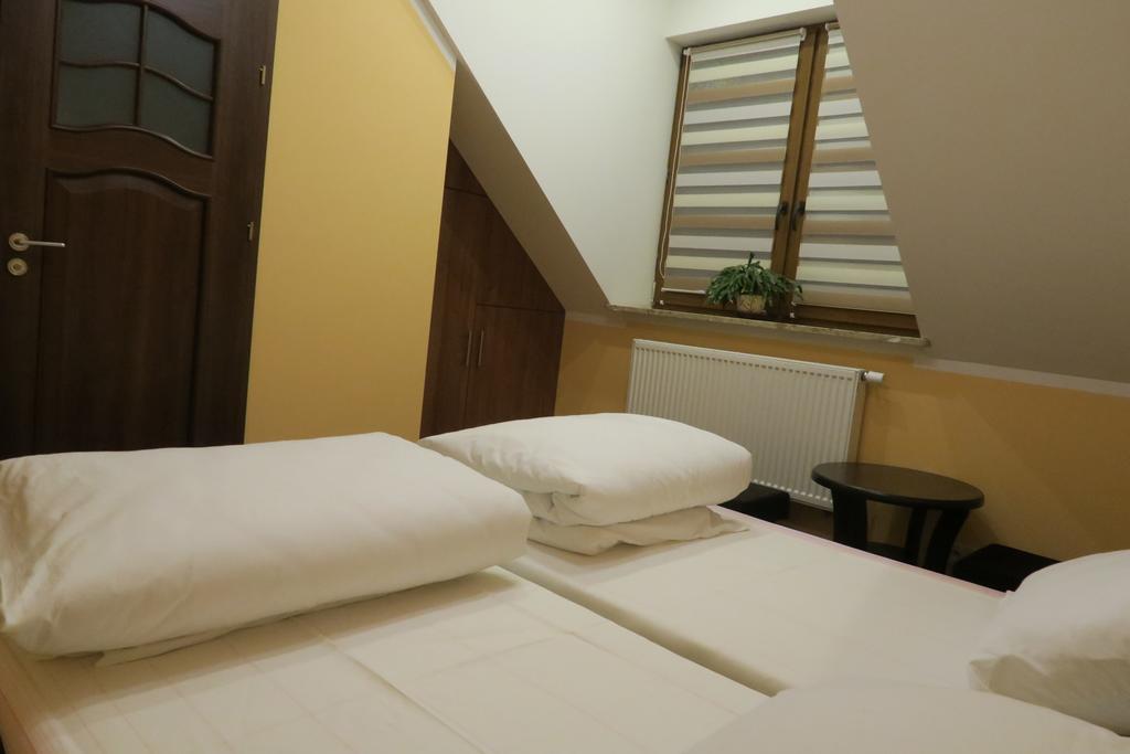 Cztery Pory Roku Guest House Białowieża Rom bilde